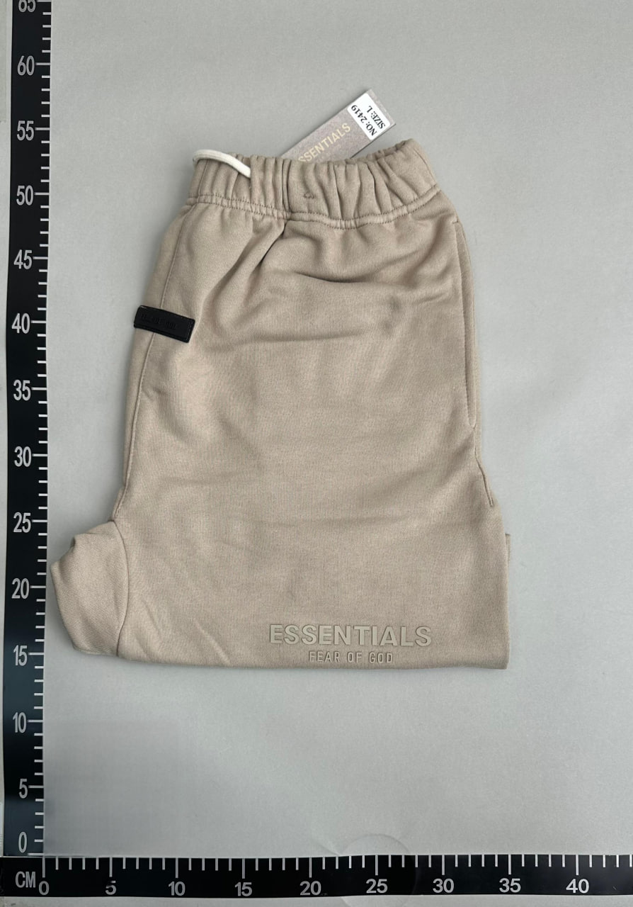 Essentials — Shorts — QC 1